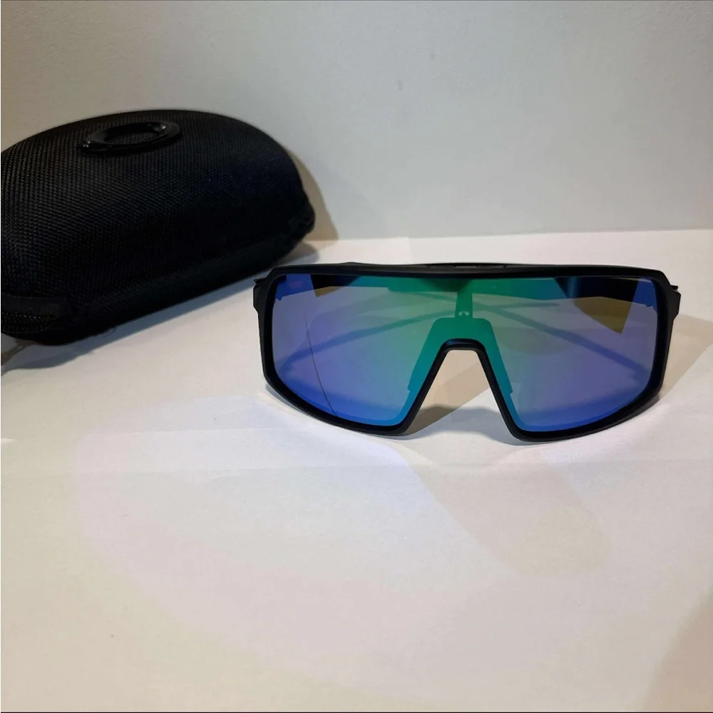 Oakley Sutro Black frame and Blue lense Sunglasses with case - Picture 1 of 4